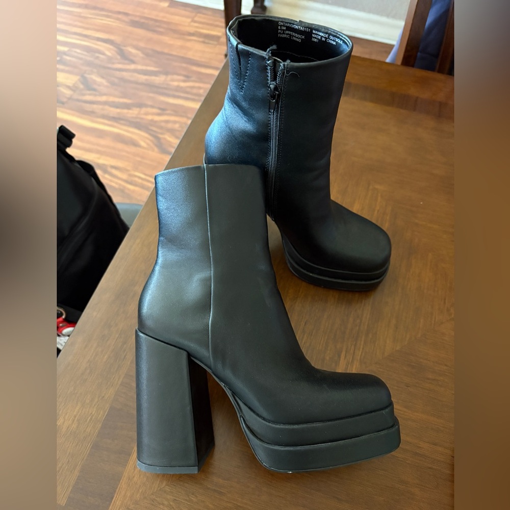 Steve Madden cobra boots